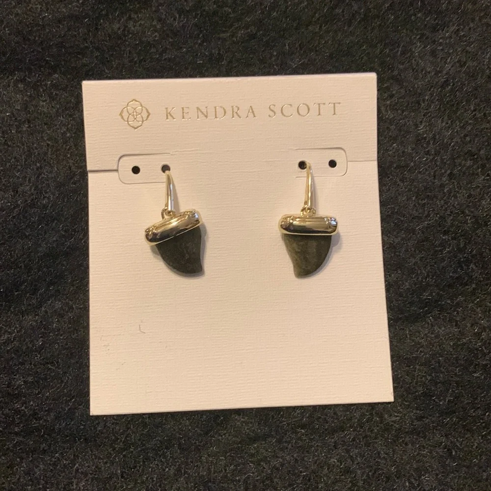Earrings - Picture 1 of 3
